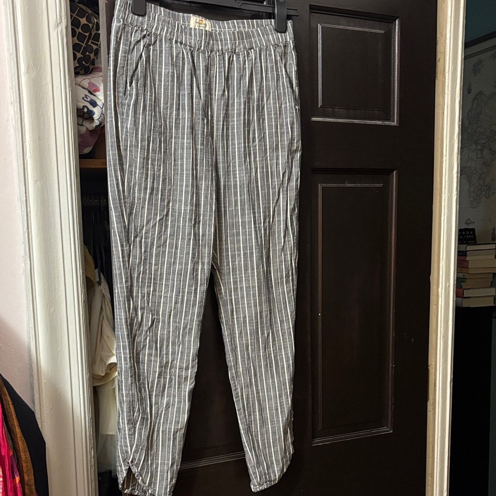 Marine Layer Gray Cropped Pants with Elastic Waistband
